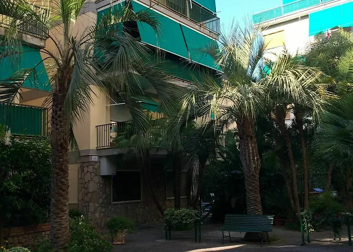 The Pool House بيت للعطل *